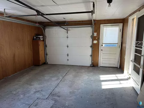 622 S Walnut St, Freeman, SD 57029 photo 39