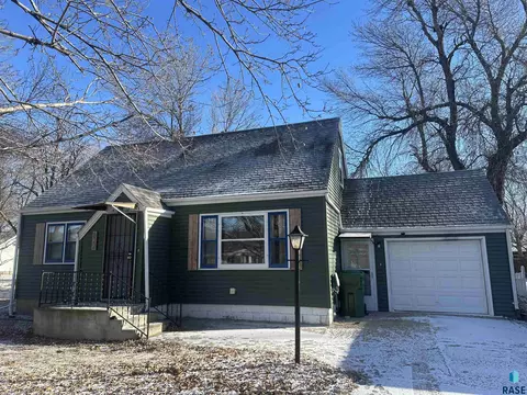 622 S Walnut St, Freeman, SD 57029 photo 3