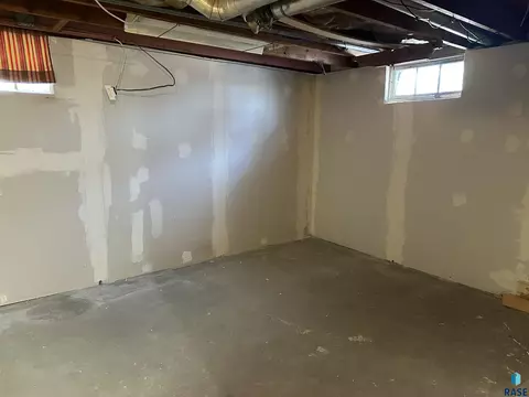 622 S Walnut St, Freeman, SD 57029 photo 30