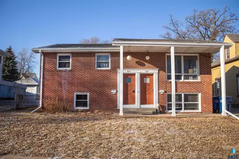 807 S 1st Ave, Sioux Falls, SD 57104
