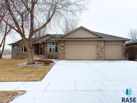 2412 S Grinnell Ave, Sioux Falls, SD 57106