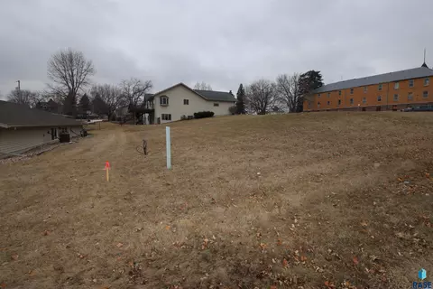 E 3rd St, Canton, SD 57013 photo 8
