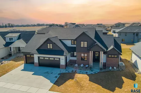 7309 E Gray Eagle Cir, Sioux Falls, SD 57110 photo 2