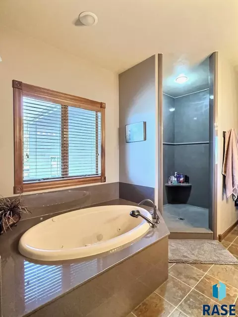 2404 Dean Dr, Mitchell, SD 57301 photo 38