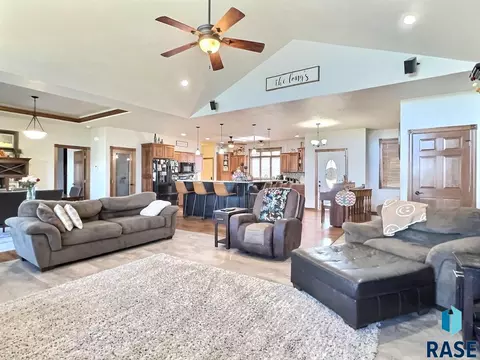 2404 Dean Dr, Mitchell, SD 57301 photo 25