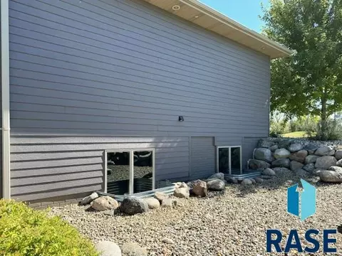 2404 Dean Dr, Mitchell, SD 57301 photo 6