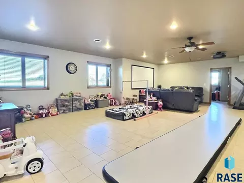 2404 Dean Dr, Mitchell, SD 57301 photo 48