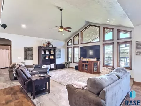 2404 Dean Dr, Mitchell, SD 57301 photo 32