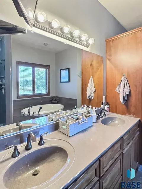 2404 Dean Dr, Mitchell, SD 57301 photo 41