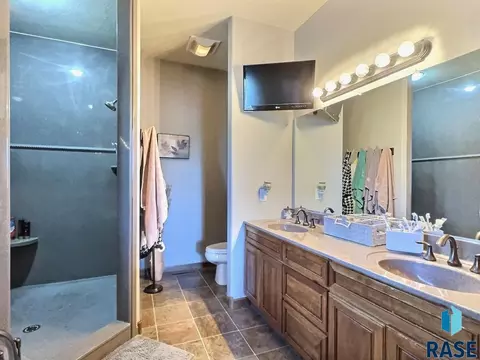 2404 Dean Dr, Mitchell, SD 57301 photo 39
