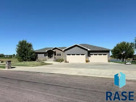 2404 Dean Dr, Mitchell, SD 57301 photo 2