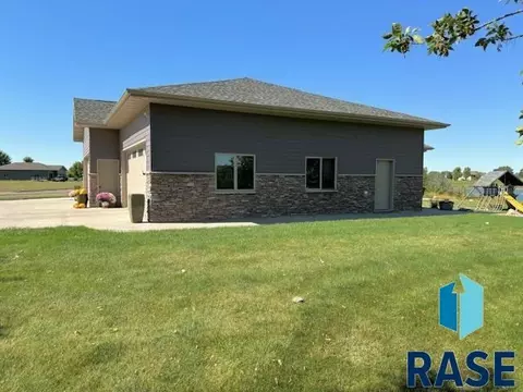 2404 Dean Dr, Mitchell, SD 57301 photo 13