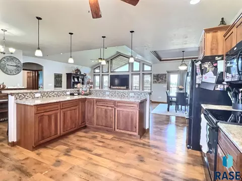 2404 Dean Dr, Mitchell, SD 57301 photo 28