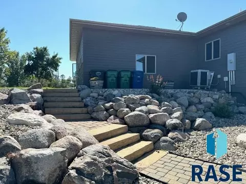2404 Dean Dr, Mitchell, SD 57301 photo 12