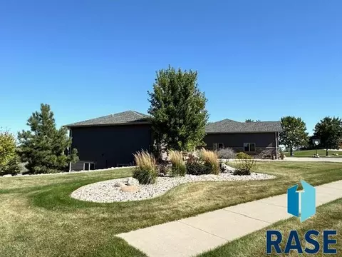 2404 Dean Dr, Mitchell, SD 57301 photo 4