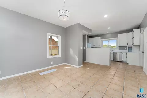 951 W 8th St, Sioux Falls, SD 57104 photo 11