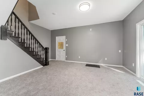 951 W 8th St, Sioux Falls, SD 57104 photo 6