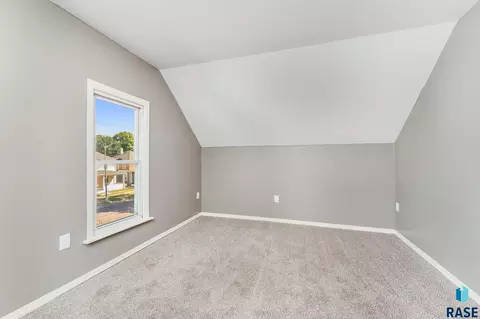 951 W 8th St, Sioux Falls, SD 57104 photo 16