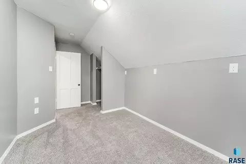 951 W 8th St, Sioux Falls, SD 57104 photo 18