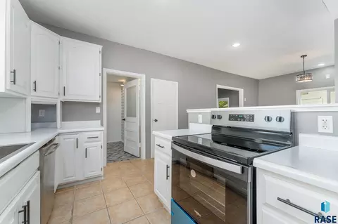 951 W 8th St, Sioux Falls, SD 57104 photo 8