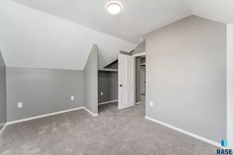 951 W 8th St, Sioux Falls, SD 57104 photo 20