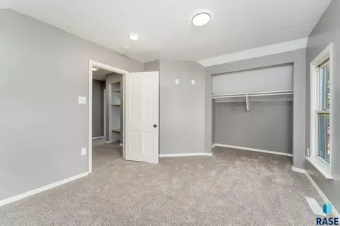 951 W 8th St, Sioux Falls, SD 57104 photo 14