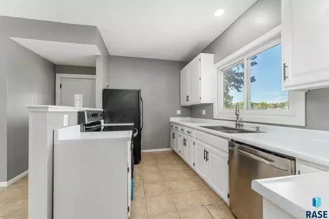 951 W 8th St, Sioux Falls, SD 57104 photo 9