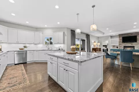 2240 E Stone Pointe Cir, Sioux Falls, SD 57108 photo 11