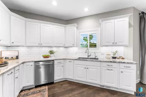 2240 E Stone Pointe Cir, Sioux Falls, SD 57108 photo 7