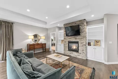 2240 E Stone Pointe Cir, Sioux Falls, SD 57108 photo 4