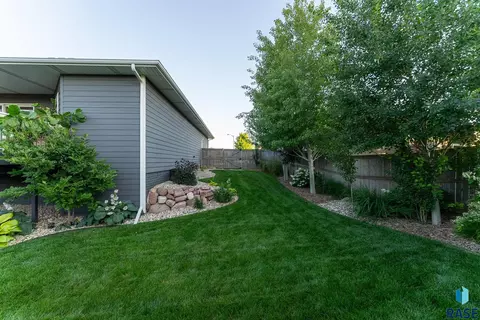 2240 E Stone Pointe Cir, Sioux Falls, SD 57108 photo 35