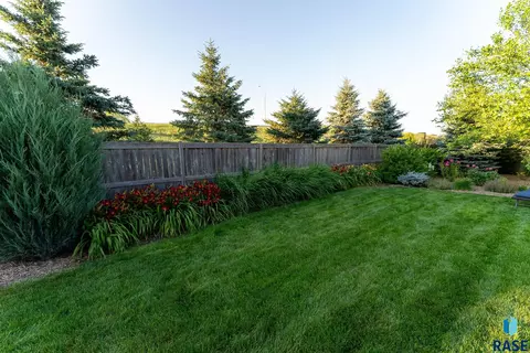 2240 E Stone Pointe Cir, Sioux Falls, SD 57108 photo 36