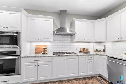 2240 E Stone Pointe Cir, Sioux Falls, SD 57108 photo 9