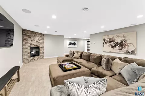 2240 E Stone Pointe Cir, Sioux Falls, SD 57108 photo 25