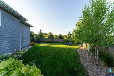 2240 E Stone Pointe Cir, Sioux Falls, SD 57108 photo 34