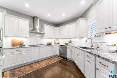 2240 E Stone Pointe Cir, Sioux Falls, SD 57108 photo 8