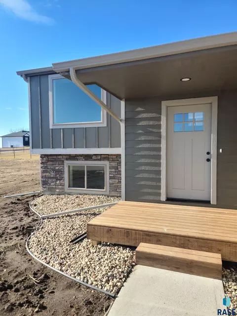 521 Laney Ln, Baltic, SD 57003 photo 2