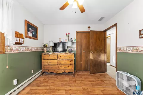305 N Maple St, Viborg, SD 57070 photo 13