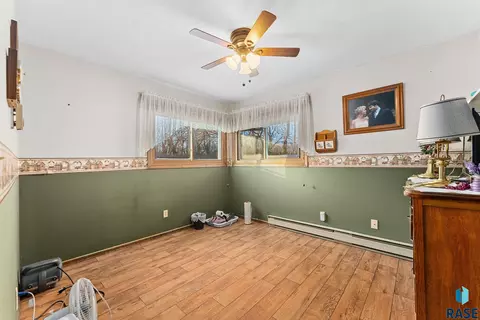 305 N Maple St, Viborg, SD 57070 photo 12