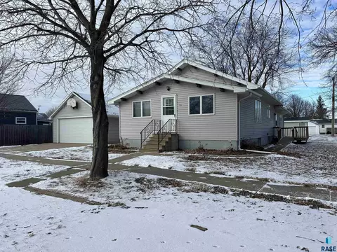 216 W Henry St, Freeman, SD 57029 photo 3