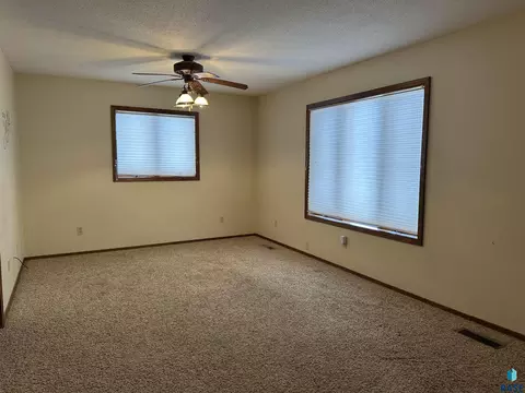 216 W Henry St, Freeman, SD 57029 photo 28