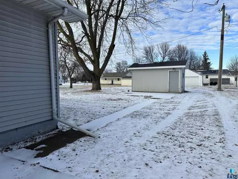 216 W Henry St, Freeman, SD 57029 photo 5