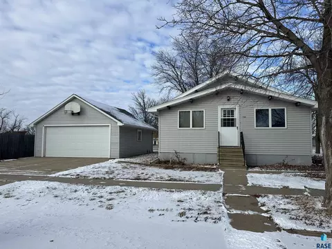 216 W Henry St, Freeman, SD 57029 photo 2