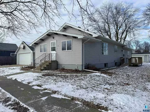 216 W Henry St, Freeman, SD 57029 photo 4