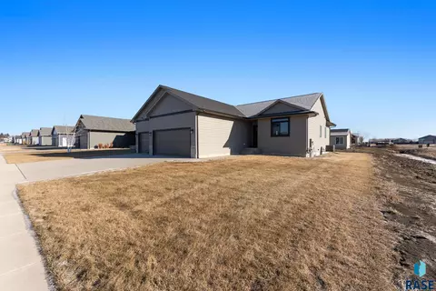 1200 N Cole Ave, Tea, SD 57064 photo 2