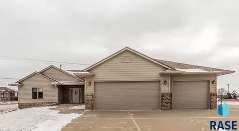 4424 E Steeple Cir, Sioux Falls, SD 57103 photo 3