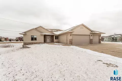 4424 E Steeple Cir, Sioux Falls, SD 57103 photo 2