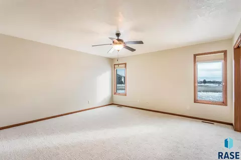 4424 E Steeple Cir, Sioux Falls, SD 57103 photo 13