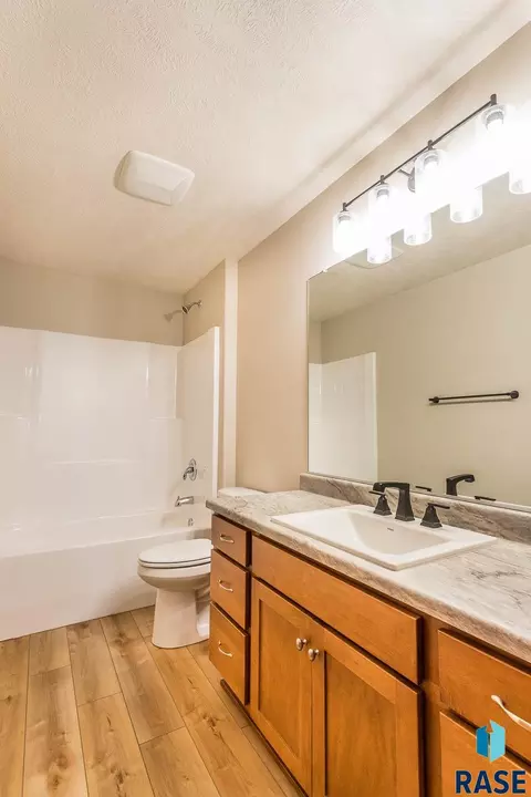 4424 E Steeple Cir, Sioux Falls, SD 57103 photo 17