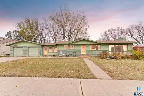 5316 W 33rd St, Sioux Falls, SD 57106